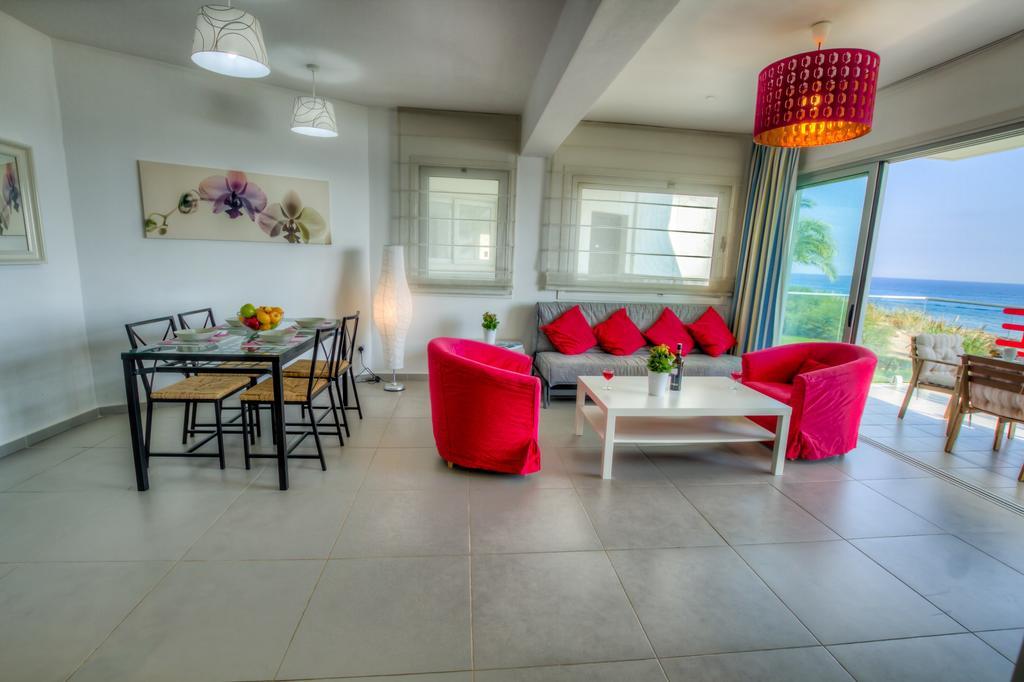 Beachfront Trident Протарас Экстерьер фото