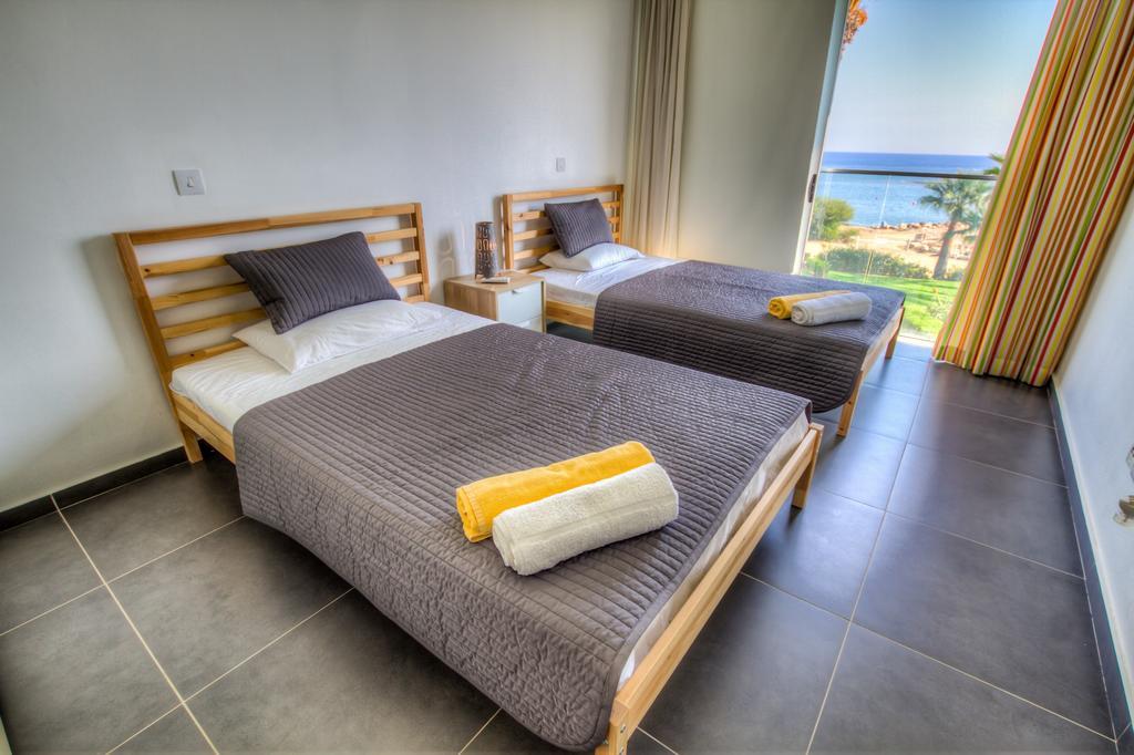 Beachfront Trident Протарас Экстерьер фото