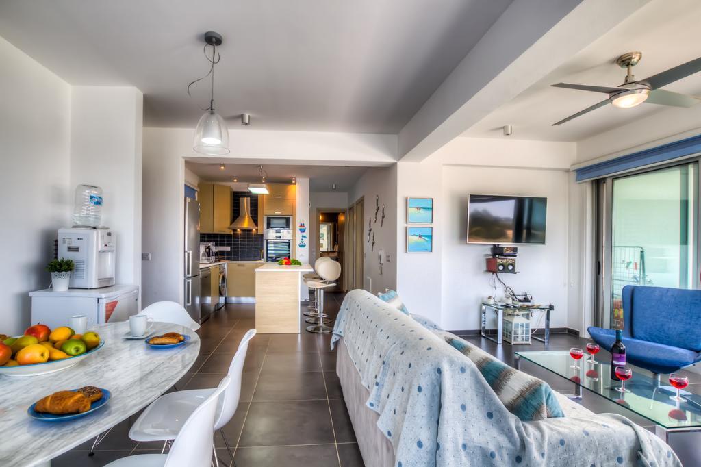 Beachfront Trident Протарас Экстерьер фото