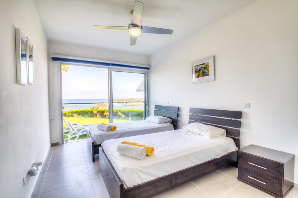 Beachfront Trident Протарас Экстерьер фото