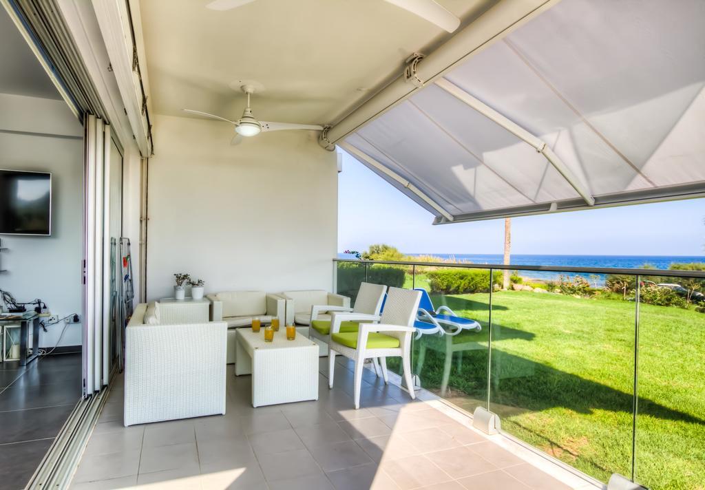 Beachfront Trident Протарас Экстерьер фото